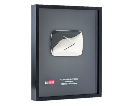 Em 2017 o projeto Quer� na Escola chegou � marca de 100 mil inscritos no canal do youtube (/queronaescola). Sendo assim, ganhou da empresa Google o pr�mio �Silver Play Button�, uma placa comemorativa com o bot�o �reproduzir� em prata do Youtube por atingir a marca.